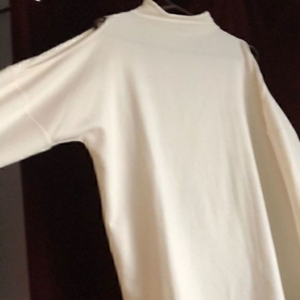 Chico’s cut out top